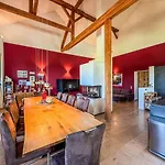 Quietly Located Vacation For Horse Lovers *